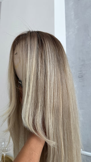 Hollie Lightblonde Balayage Atelier