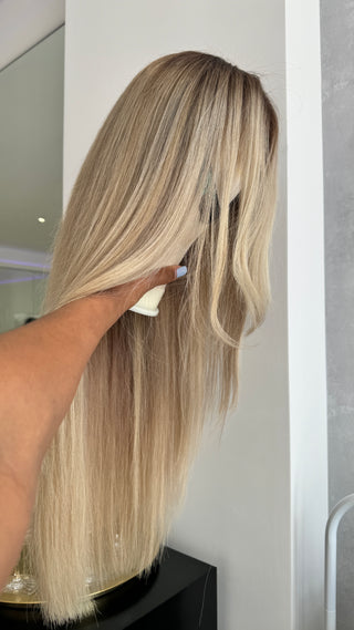 Hollie Lightblonde Balayage Atelier